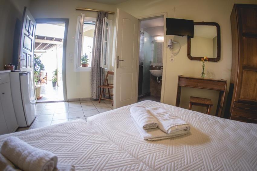 Hotel Filoxenia Tínos Esterno foto